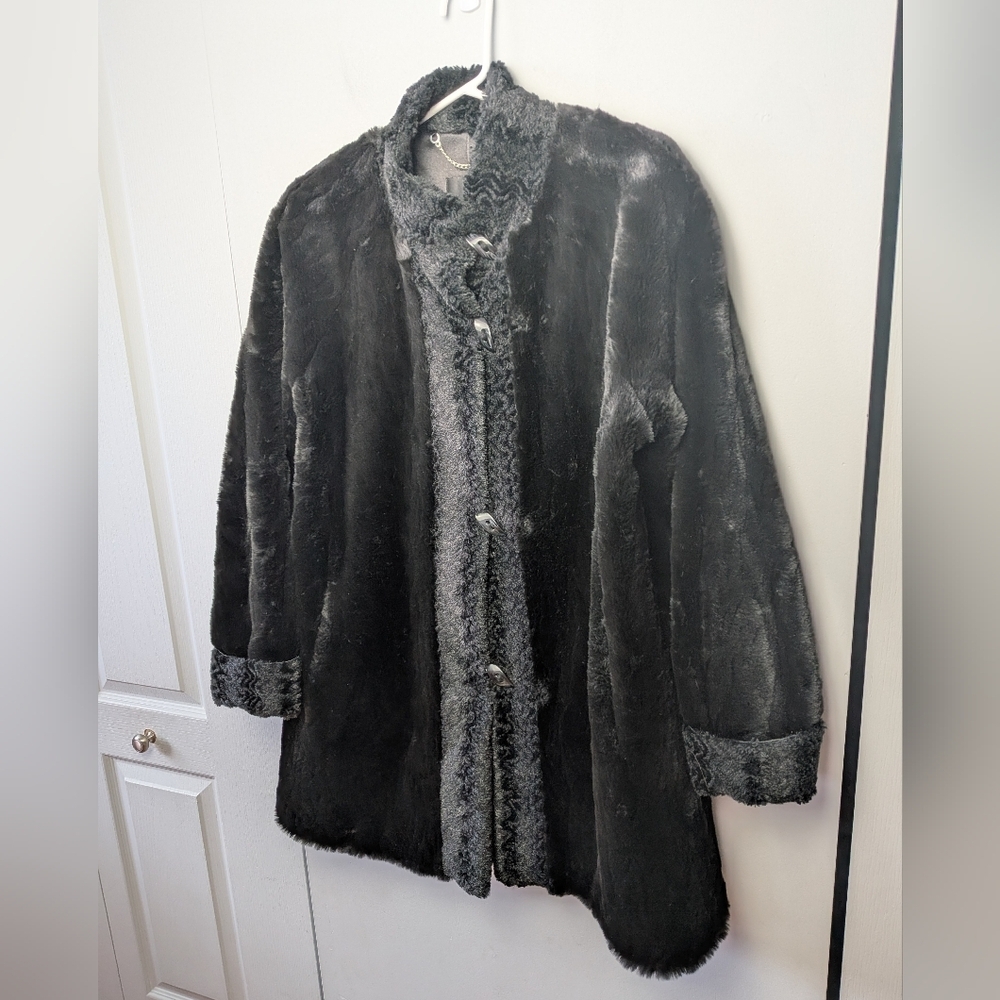 Faux Fur Women Winter Coat Black Acrylic And Polyester Vintage Vegan Medium